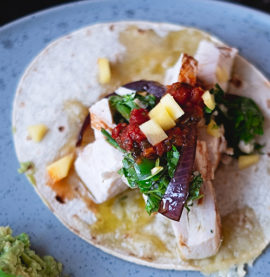Kyllingtaco med chimichurri, guacamole og balsamicosyltet løk