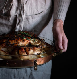 Langtidsstekt kylling med urter, sitron og honning