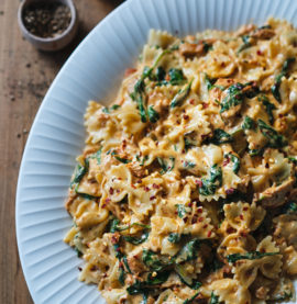 Kremet pasta med kylling og spinat