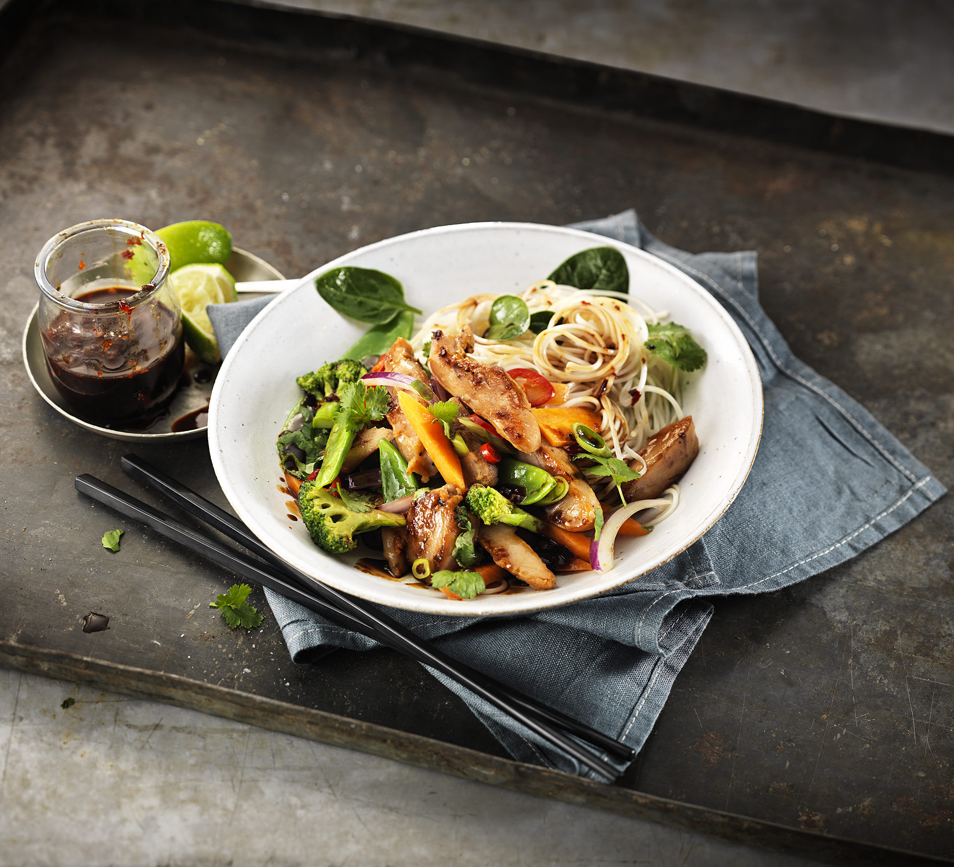 Wokstrimor-med-limedressing-och-koriander