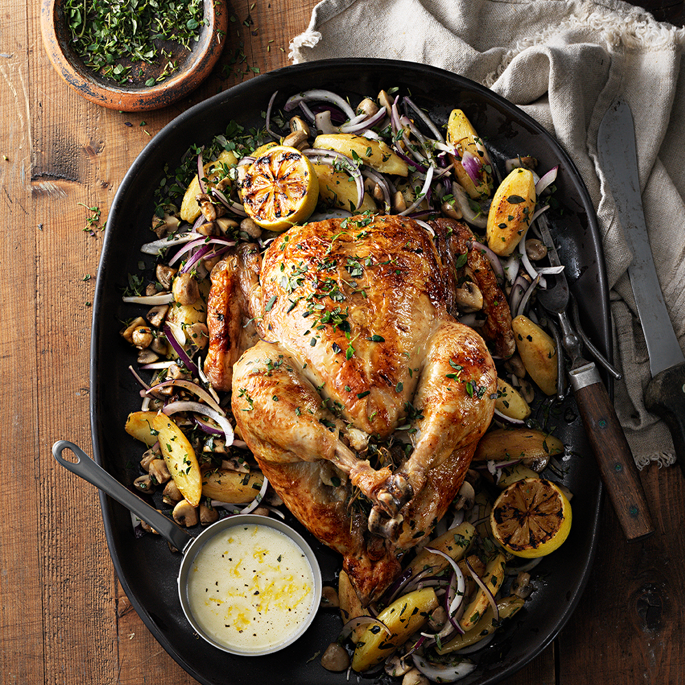 Ugnsgrillad-kyckling-med-rostad-mandelpotatis-champinjoner-och-citronsky