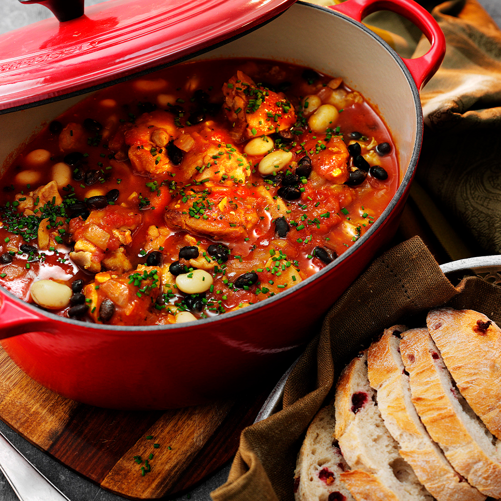 Kylling lårfiletgryte med tomat, bønner og hvitløk