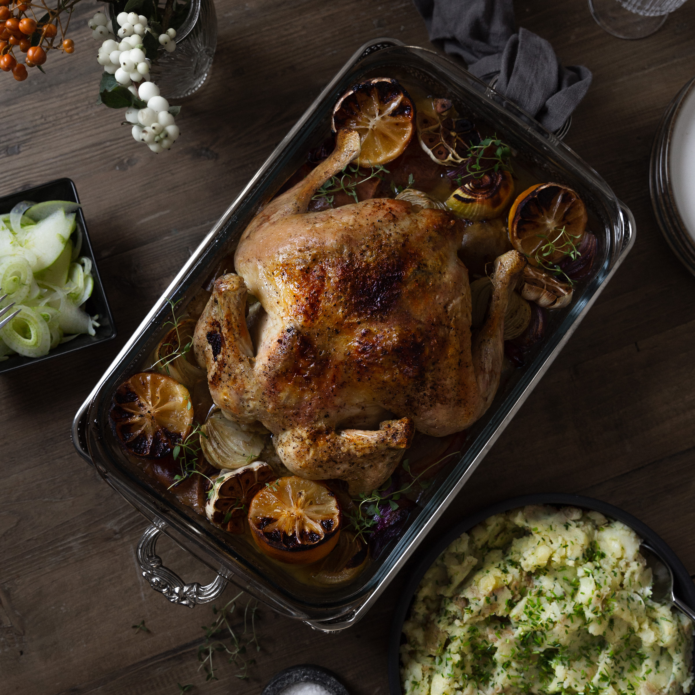 Hel kylling med bakte epler