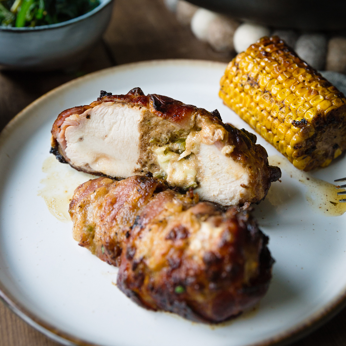 Kyllingfilet surret i bacon med brie- Erlend