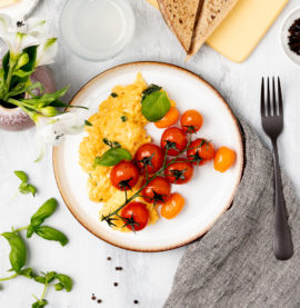 Eggerøre med pannestekte cherrytomater