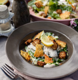 Cæsar salat med Parmesanchips